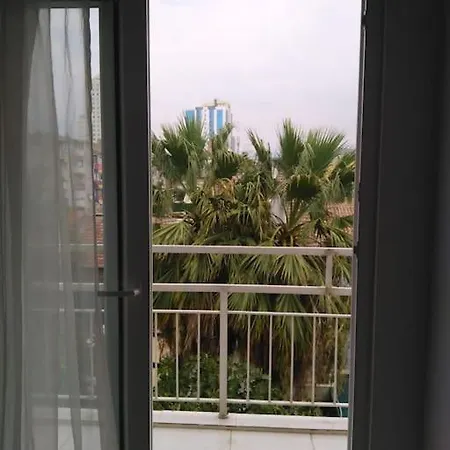 Full Restored And Renewed Fresh Flat Apartment *